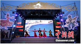 刀郎现场吃瓜,趣味横生瞬间捕捉