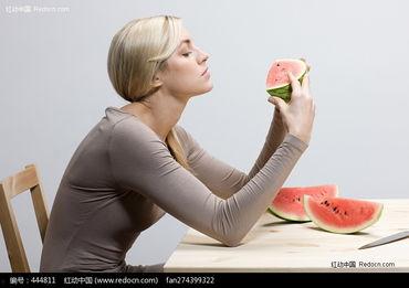 吃瓜外国女,揭秘网络热议背后的文化差异