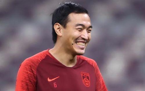 国足球员吃瓜,揭秘球场背后的娱乐生活