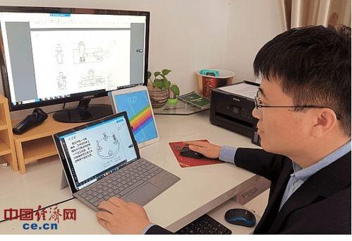 疫情期间老师讲课吃瓜,老师课堂“吃瓜”现象背后的教育思考