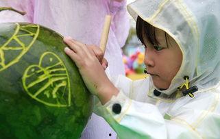 看灯与吃瓜,一场别开生面的民俗盛宴