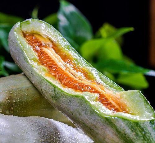 外国博主讲瓜吃,瓜吃背后的故事与真相