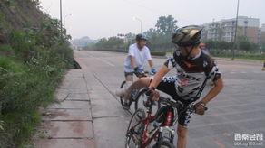 骑着摩托车吃瓜,一场别开生面的摩托车美食之旅