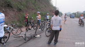 骑着摩托车吃瓜,一场别开生面的摩托车美食之旅