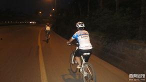 骑着摩托车吃瓜,一场别开生面的摩托车美食之旅