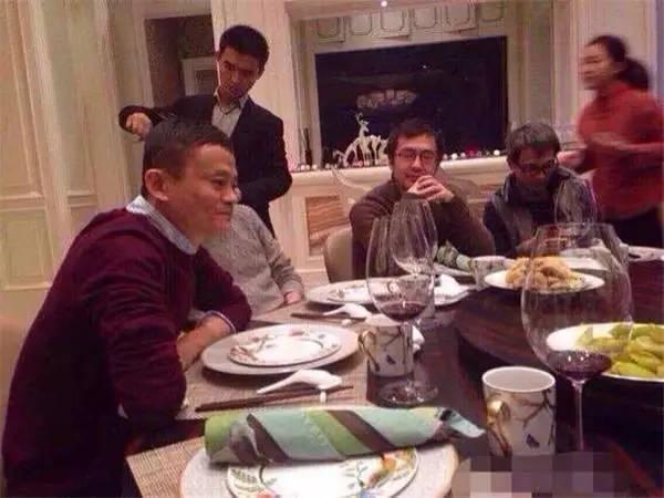 恋情吃瓜聚餐,揭秘明星恋情背后的甜蜜瓜料