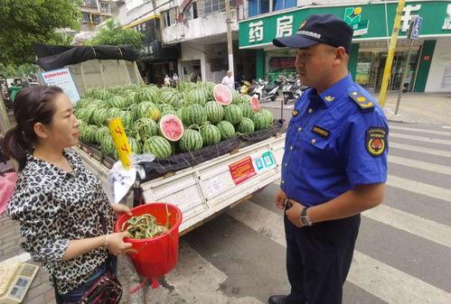 吃瓜群众地铁请排队,吃瓜群众倡导排队新风尚