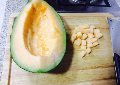 哈密瓜与鸡翅能一起吃吗,营养搭配与食用建议