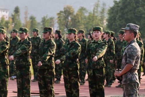 军训情侣视频吃瓜,军营爱情，甜蜜升级！