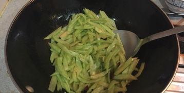 哈密瓜壳炒着吃,创意烹饪，美味翻倍